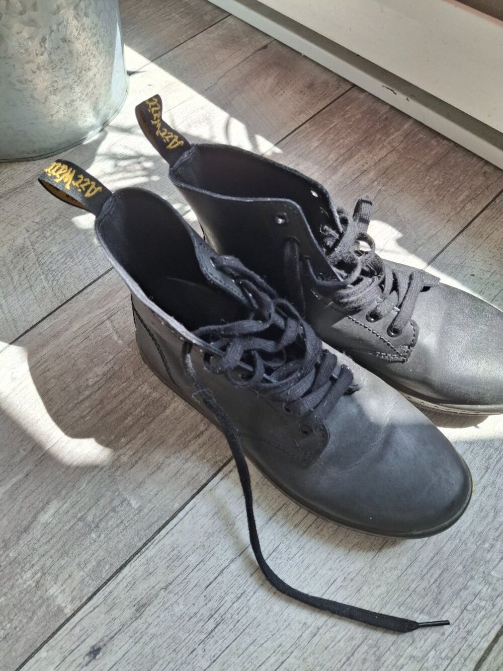 Doc Martens Black Lighter Weight Tobias low boots mens 8